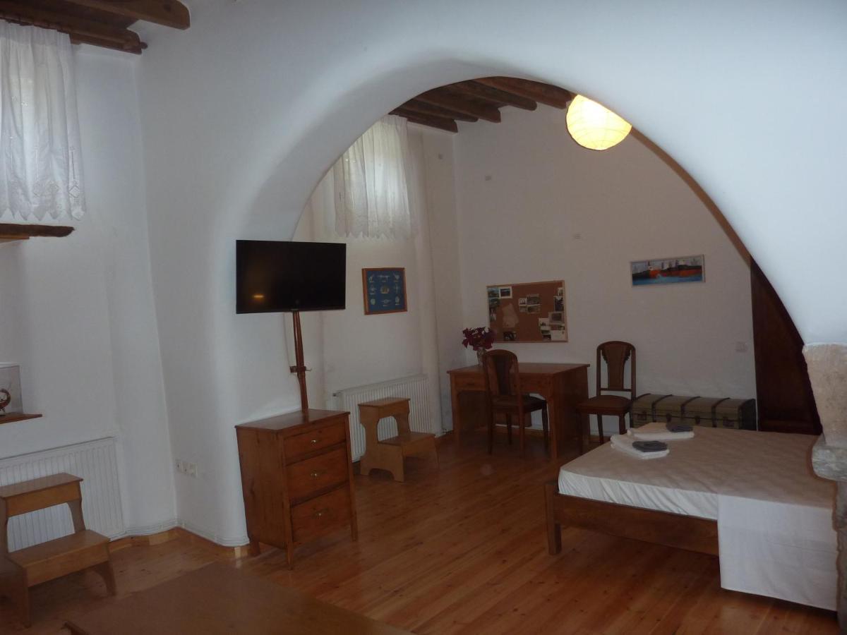 A Painter'S House In Plaka Apartment Athens Exterior photo